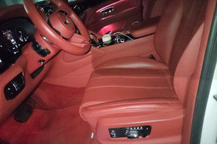 Used Bentley Bentayga 2022 4.0T V8 Left Front Seat