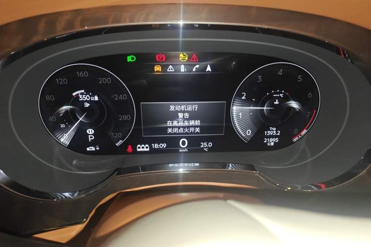Used Bentley Bentayga 2022 4.0T V8 Odometer Close Up