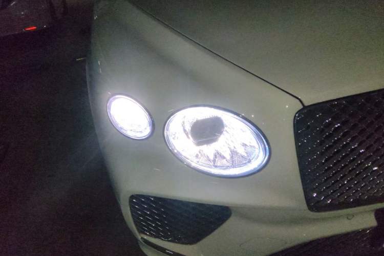 Used Bentley Bentayga 2022 4.0T V8 Right Front Headlight