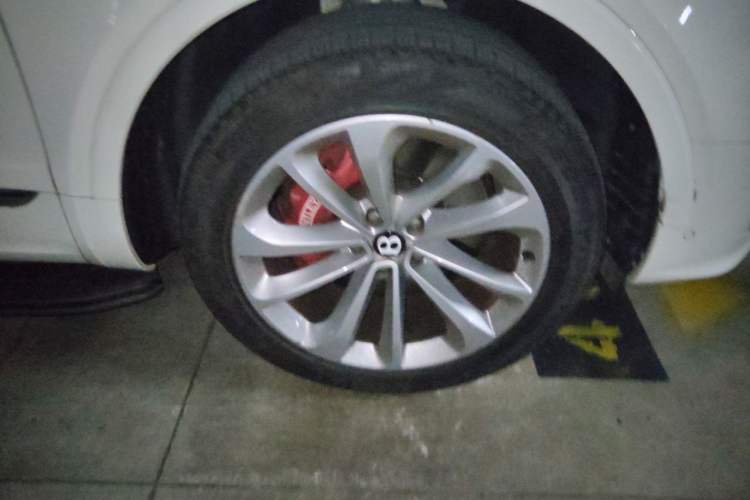 Used Bentley Bentayga 2022 4.0T V8 Right Front Wheel Hub