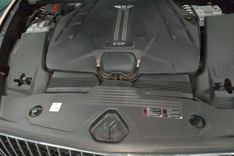 Used Bentley Bentayga 2023 4.0T V8 Long Wheelbase Edition Engine Bay