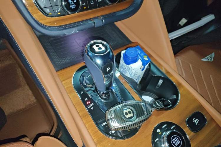 Used Bentley Bentayga 2023 4.0T V8 Long Wheelbase Edition Gear Lever