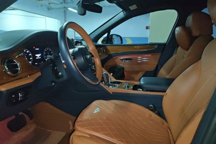 Used Bentley Bentayga 2023 4.0T V8 Long Wheelbase Edition Left Front Seat