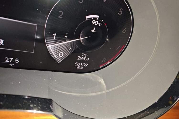 Used Bentley Bentayga 2023 4.0T V8 Long Wheelbase Edition Odometer Close Up
