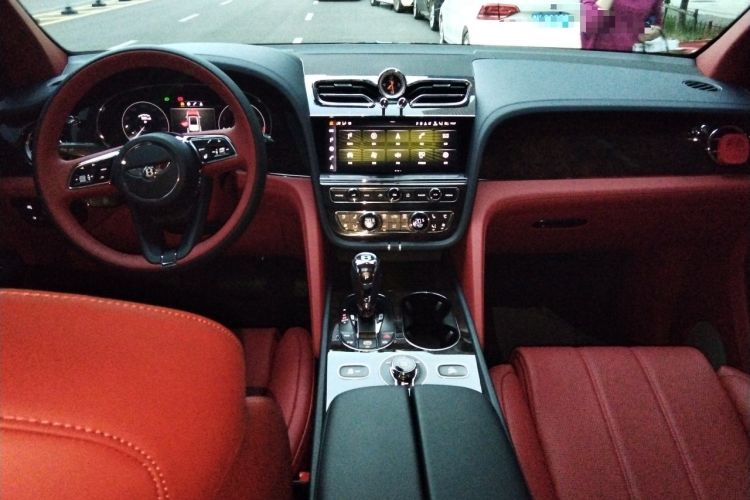 Used Bentley Bentayga  Center Console