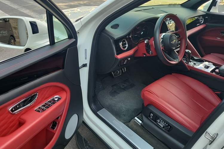 Used Bentley Bentayga 2023 4.0T V8 Long-Wheelbase Audie Edition Driver Seat