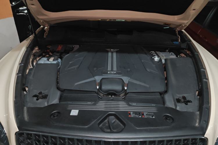 Used Bentley Bentayga 2023 4.0T V8 Long-Wheelbase Audie Edition Engine Bay