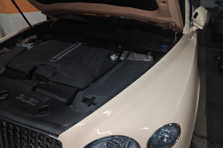 Used Bentley Bentayga 2023 4.0T V8 Long-Wheelbase Audie Edition Engine Bay Left