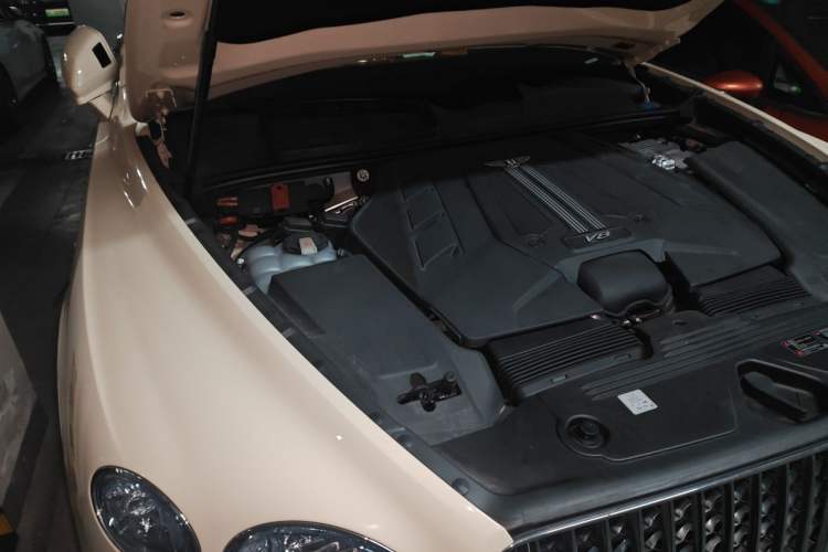 Used Bentley Bentayga 2023 4.0T V8 Long-Wheelbase Audie Edition Engine Bay Right