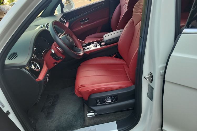 Used Bentley Bentayga 2023 4.0T V8 Long-Wheelbase Audie Edition Left Front Seat
