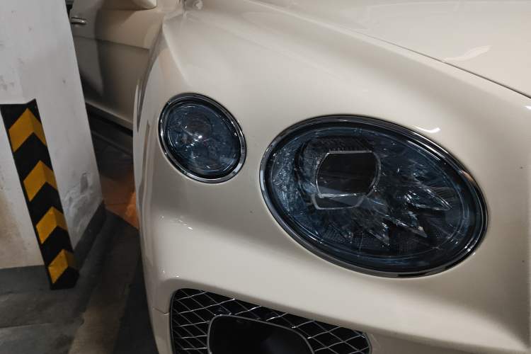 Used Bentley Bentayga 2023 4.0T V8 Long-Wheelbase Audie Edition Right Front Headlight
