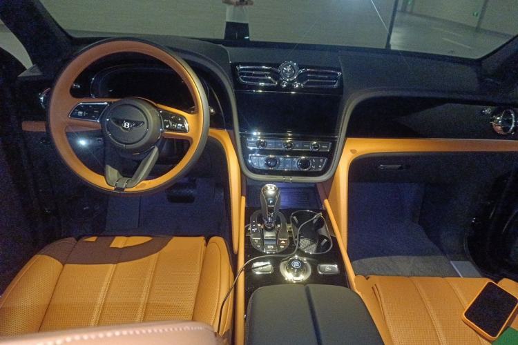 Used Bentley Bentayga 2024 4.0T V8 Long-Wheelbase Version Center Console