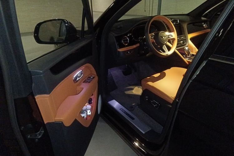 Used Bentley Bentayga 2024 4.0T V8 Long-Wheelbase Version Driver Seat