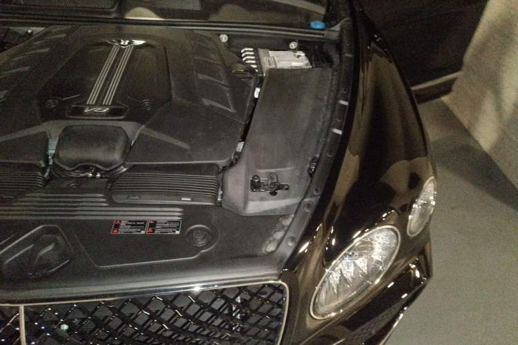 Used Bentley Bentayga 2024 4.0T V8 Long-Wheelbase Version Engine Bay Left