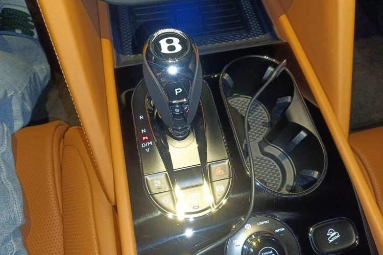 Used Bentley Bentayga 2024 4.0T V8 Long-Wheelbase Version Gear Lever
