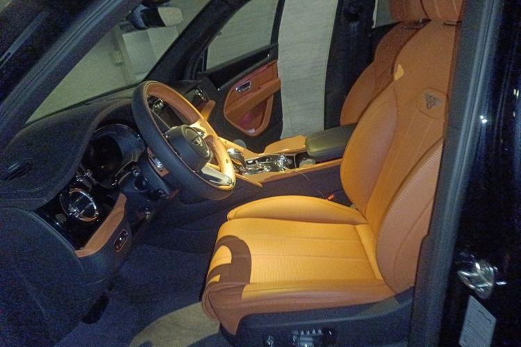 Used Bentley Bentayga 2024 4.0T V8 Long-Wheelbase Version Left Front Seat