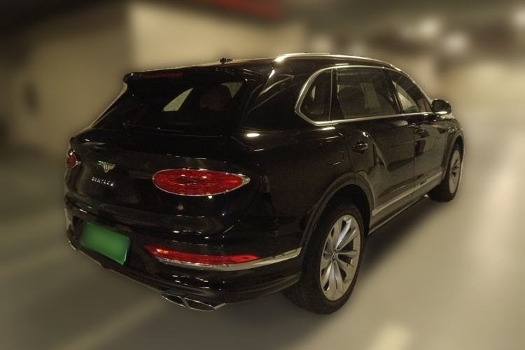 Used Bentley Bentayga 2024 4.0T V8 Long-Wheelbase Version Rear Right 45 Deg