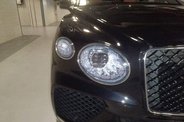 Used Bentley Bentayga 2024 4.0T V8 Long-Wheelbase Version Right Front Headlight