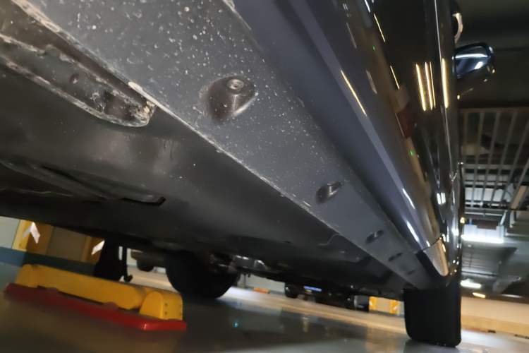 Used Bentley Bentayga 2024 4.0T V8 Long-Wheelbase Version Chassis Rear Right
