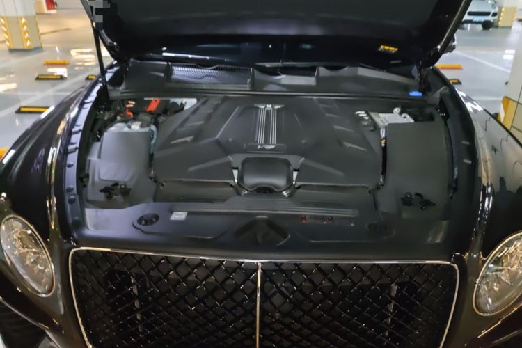 Used Bentley Bentayga 2024 4.0T V8 Long-Wheelbase Version Engine Bay