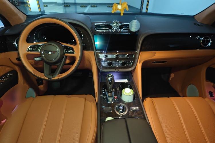 Used Bentley Bentayga 2024 4.0T V8 Center Console