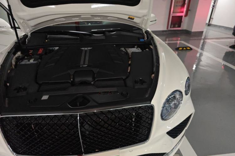 Used Bentley Bentayga 2024 4.0T V8 Engine Bay Left