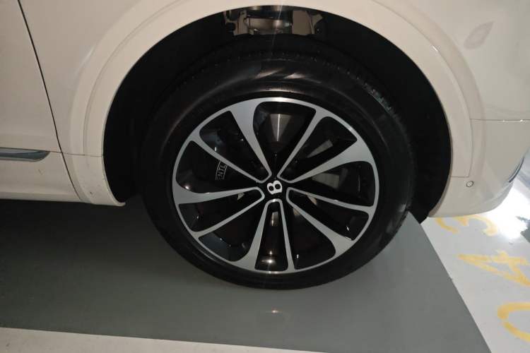 Used Bentley Bentayga 2024 4.0T V8 Right Front Wheel Hub