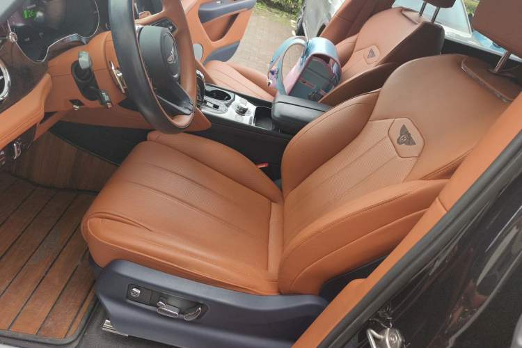 Used Bentley Bentayga Plug-in Hybrid 2021 3.0T PHEV Left Front Seat
