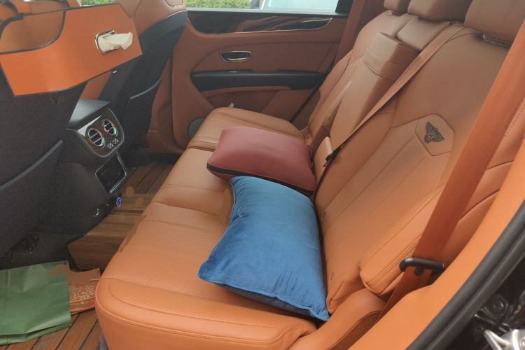 Used Bentley Bentayga Plug-in Hybrid 2021 3.0T PHEV Left Rear Seat