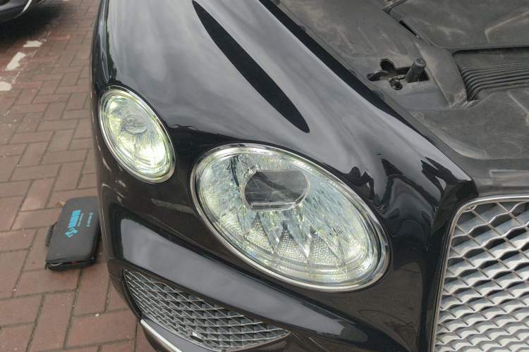 Used Bentley Bentayga Plug-in Hybrid 2021 3.0T PHEV Right Front Headlight