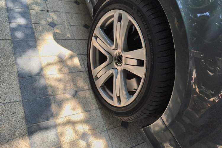 Used Bentley Continental 2012 6.0T GT W12 Right Front Wheel Hub