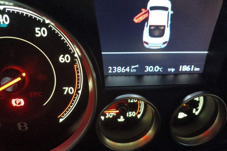 Used Bentley Continental 2015 4.0T GT V8 Standard Edition Odometer Close Up