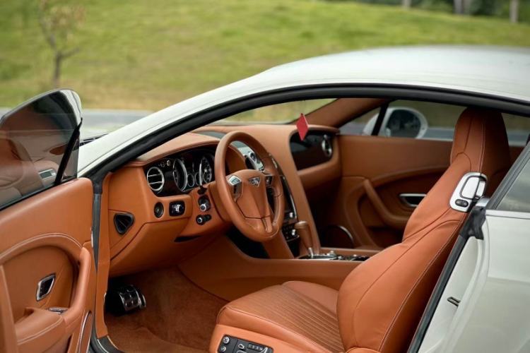 Used Bentley Continental 2015 4.0T GT V8 Standard Edition Interior 3
