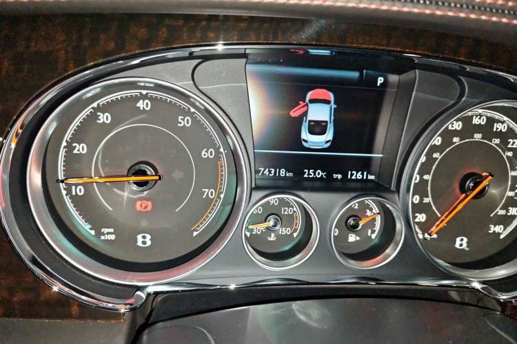 Used Bentley Continental 2015 4.0T GT V8 Standard Edition Odometer Close Up