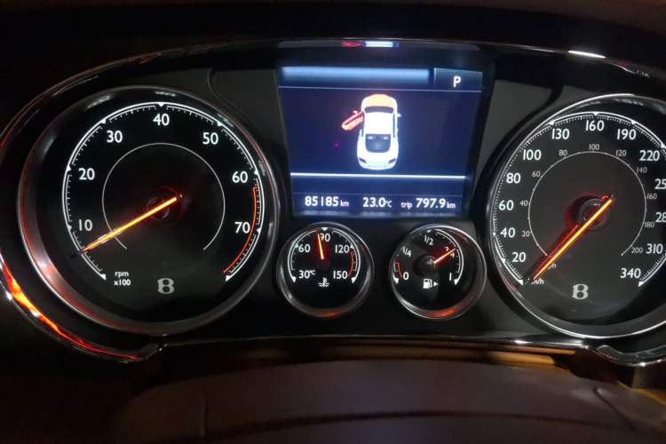 Used Bentley Continental 2015 4.0T GT V8 Standard Edition Odometer Close Up