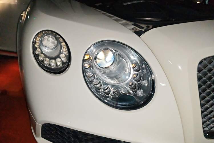 Used Bentley Continental 2015 4.0T GT V8 Standard Edition Right Front Headlight