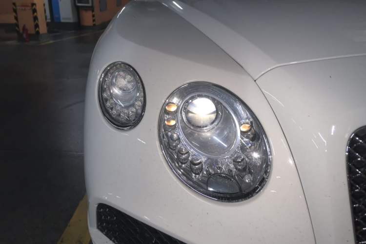 Used Bentley Continental 2015 4.0T GT V8 Standard Edition Right Front Headlight