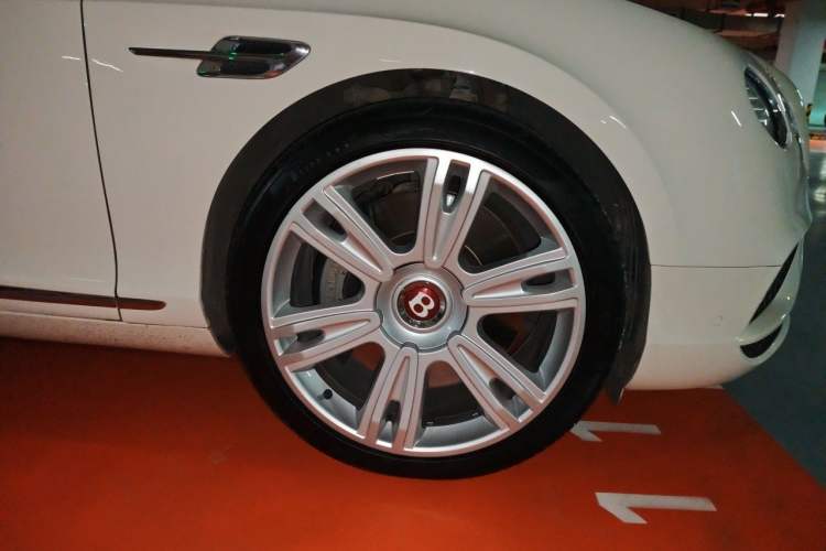 Used Bentley Continental 2015 4.0T GT V8 Standard Edition Right Front Wheel Hub