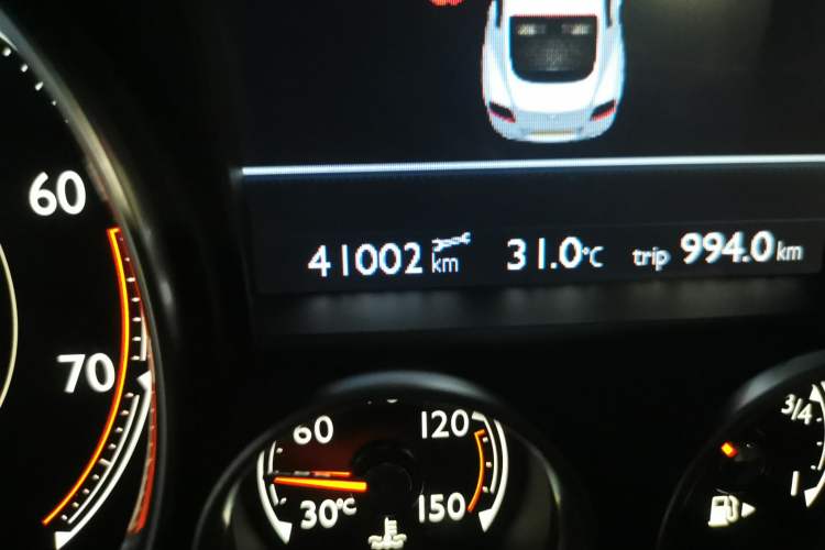 Used Bentley Continental 2016 4.0T GT V8 Standard Edition Odometer Close Up