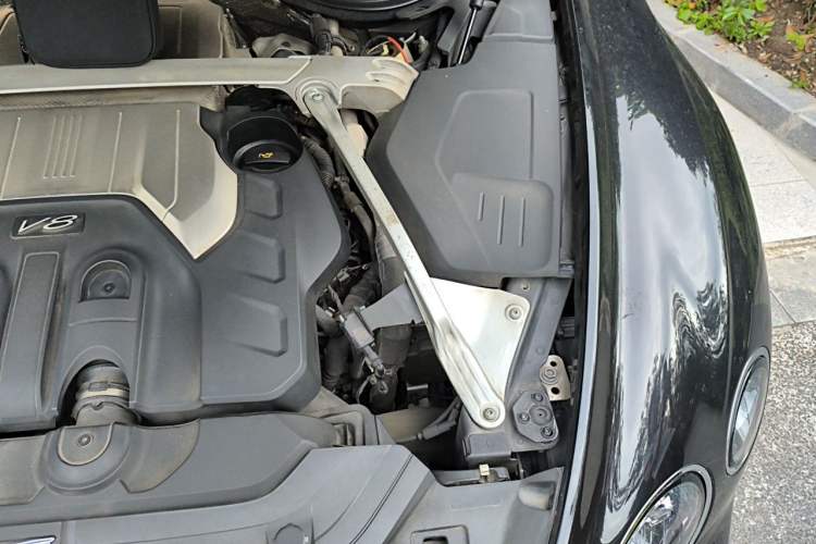 Used Bentley Continental 2020 4.0T GT V8 Engine Bay Left