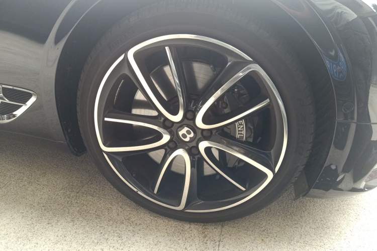 Used Bentley Continental 2022 4.0T GT V8 Mulliner Right Front Wheel Hub
