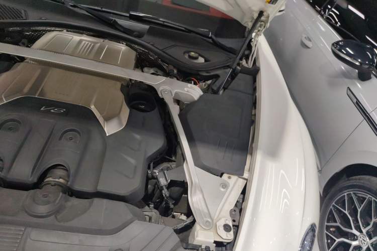 Used Bentley Continental 2022 4.0T GT V8 Engine Bay Left