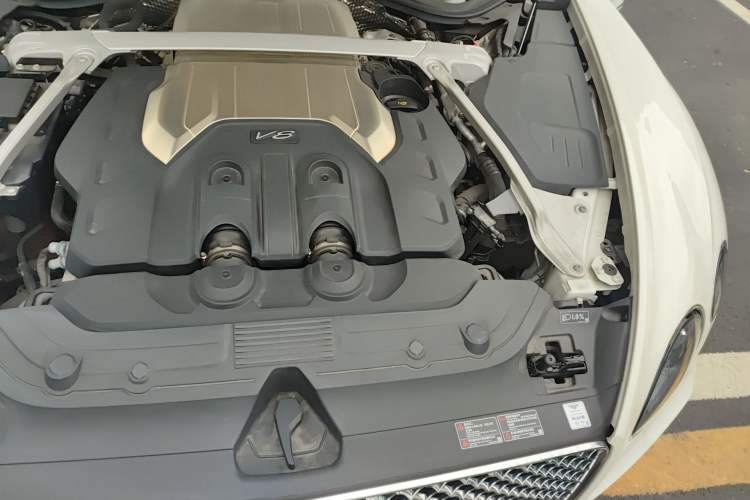 Used Bentley Continental 2022 4.0T GT V8 Engine Bay Left