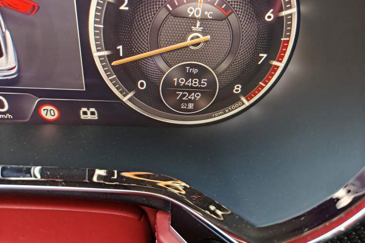 Used Bentley Continental 2022 4.0T GT V8 Mulliner Odometer Close Up