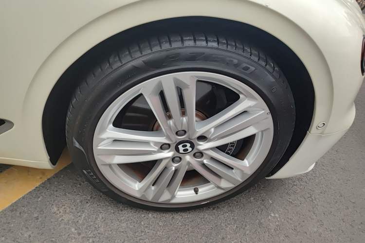 Used Bentley Continental 2022 4.0T GT V8 Right Front Wheel Hub