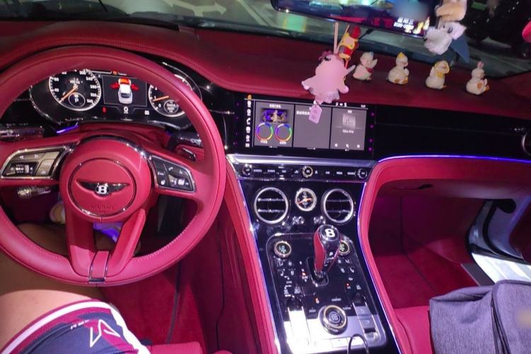 Used Bentley Continental 2023 4.0T GT V8 YADU Edition Center Console