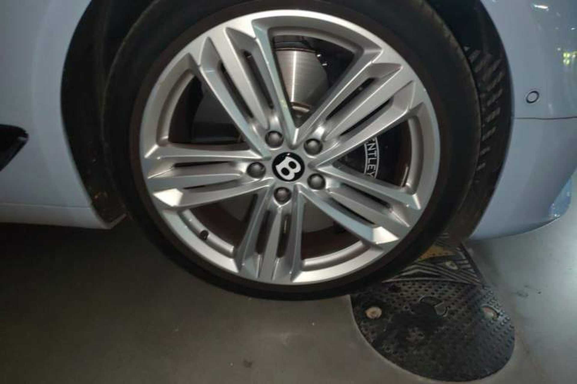 Used Bentley Continental 2023 4.0T GT V8 YADU Edition Right Front Wheel Hub