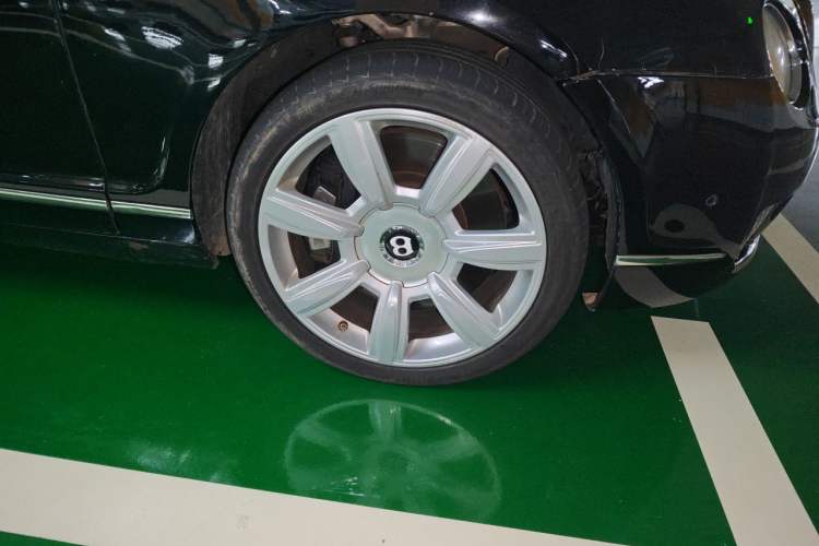 Used Bentley Flying Spur 2005 6.0T Standard Edition Right Front Wheel Hub