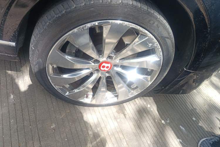 Used Bentley Flying Spur 2005 6.0T Standard Edition Right Front Wheel Hub