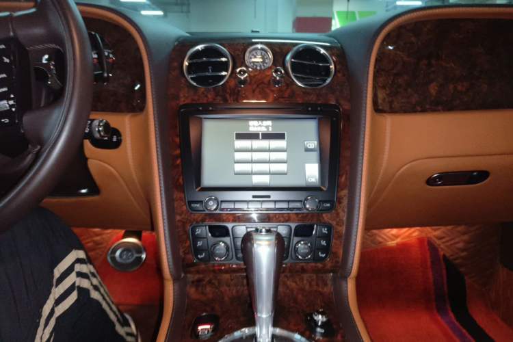 Used Bentley Flying Spur 2010 6.0T Five-Seat Version Audio And AC Panel
